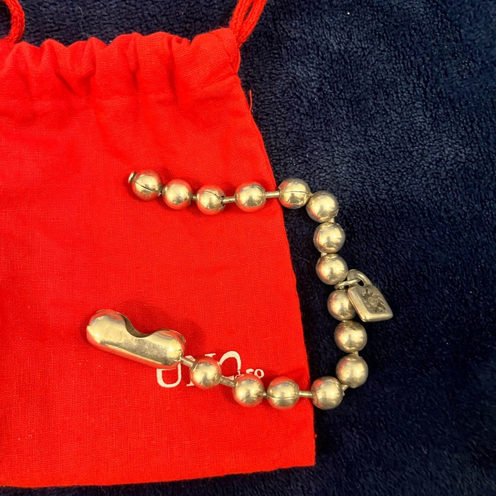 Beautiful Uno De 50 8.2 inch Silver Beaded Bracelet with Red Pouch. Unisex! 🇮🇹 - Picture 3 of 5